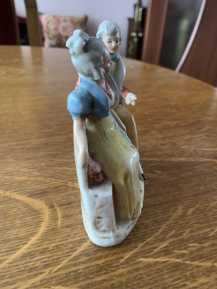 Figurka Sygnowana Germany oraz nuner Porcelana