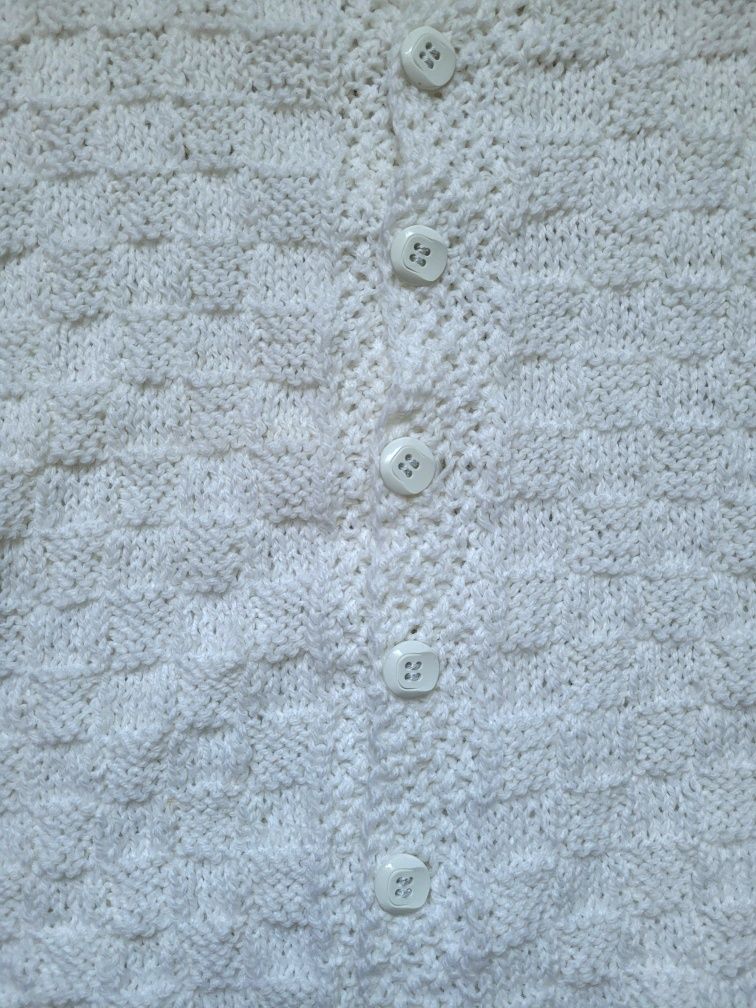 Biały sweter handmade roz. 134 cm