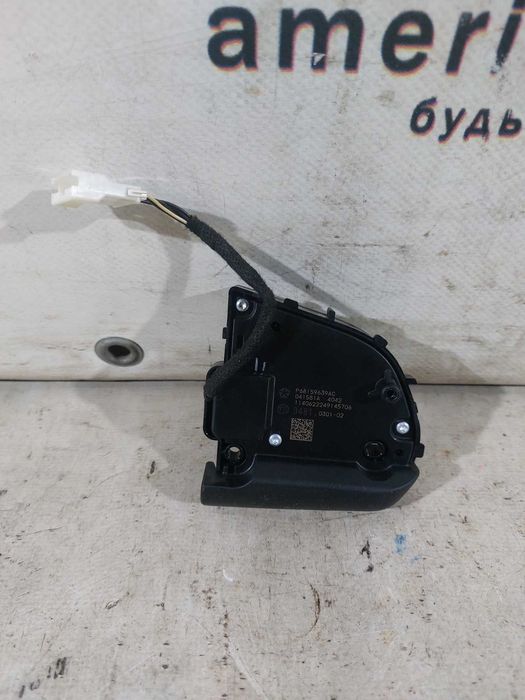 Jeep Grand Cherokee 14- Кнопки управления на руле левые / правые