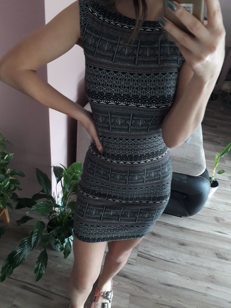 Krótka dopasowana sukienka z wzorkami reserved XS S azteckie wzory
