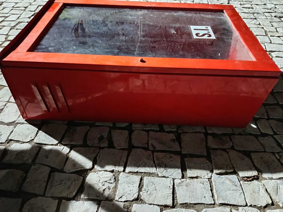 Caixa metálica de mangueira de incêndio