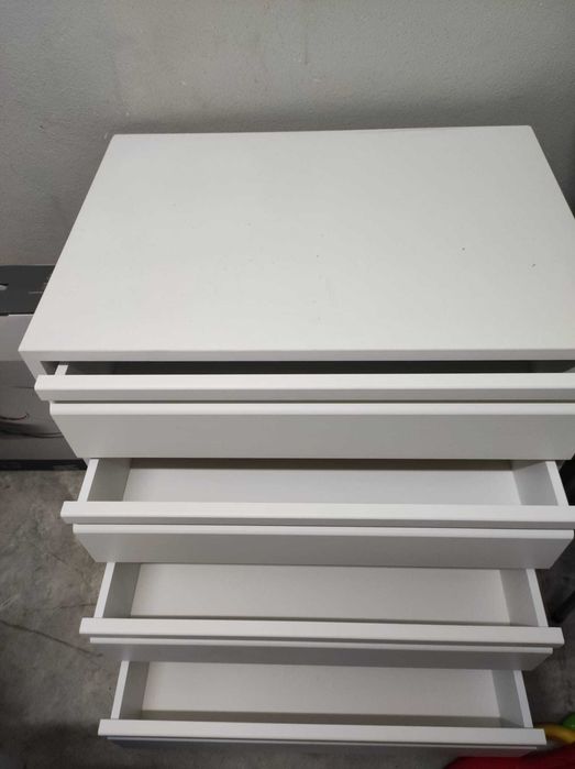 2 Cómodas brancas com 4 gavetas como NOVAS