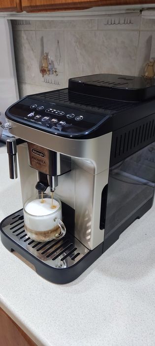 Кофемашина Delonghi Magnifica Evo 2023 год