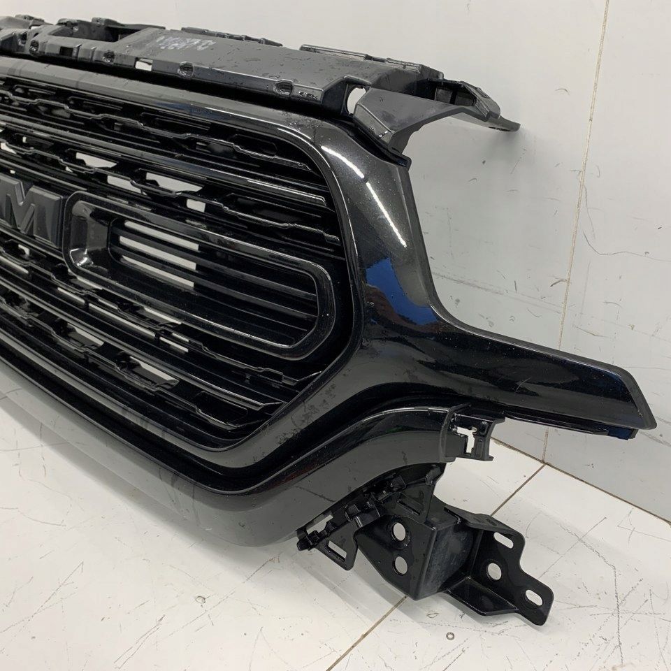 Atrapa grill czarny przód przedni kamera Dodge Ram V 1500 Limited 22r