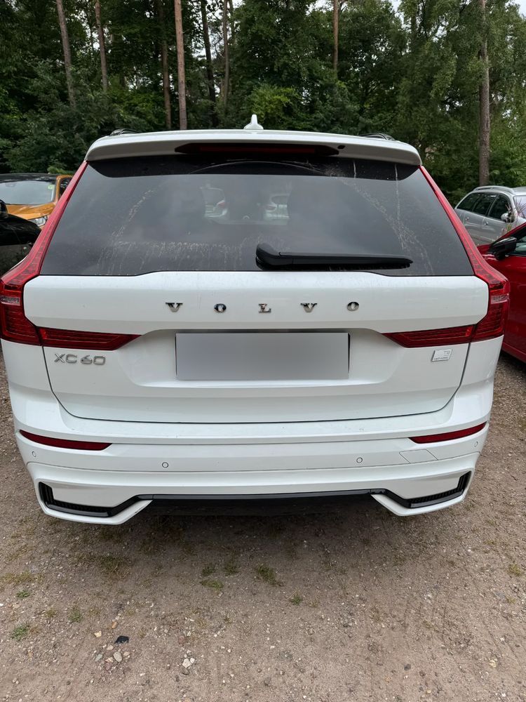 Volvo XC 60 Volvo XC60 Recharge T8 R-Design – Najbogatsza wersja wyposażenia.