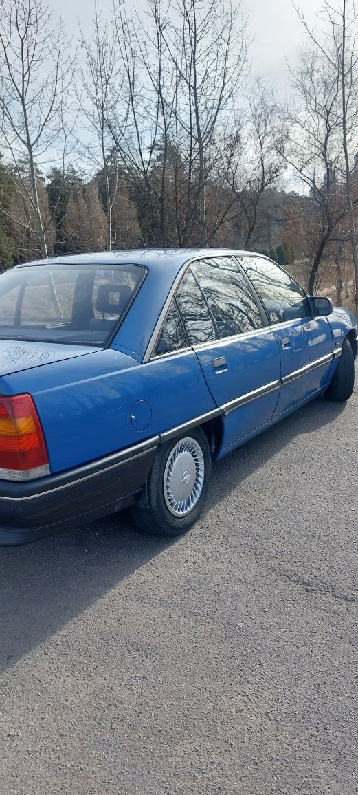 Опель омега 1.8  Opel Omega