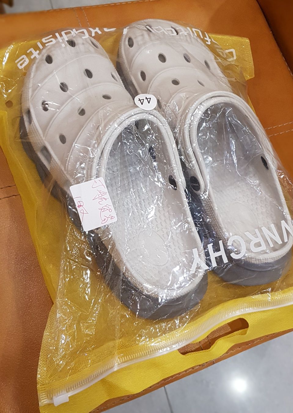 Кокоси чоловічі. Crocs.