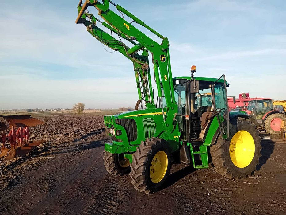 Ciągnik John Deere 6120 z turem