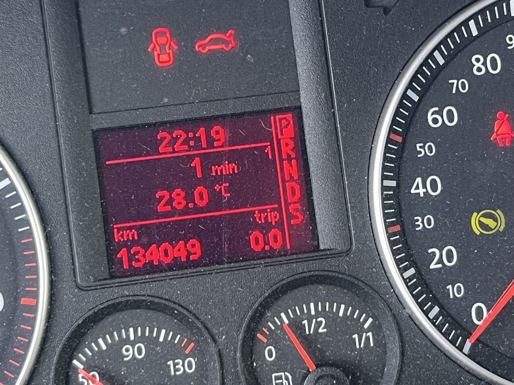 Golf 1,6 MPi 102 ps Automat, maly przebieg uszkodzony tyl
