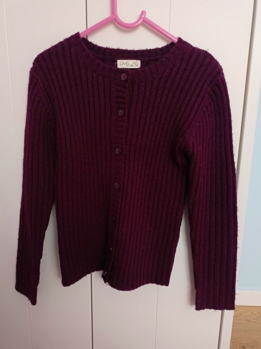 Sweterek na guzikiem 128