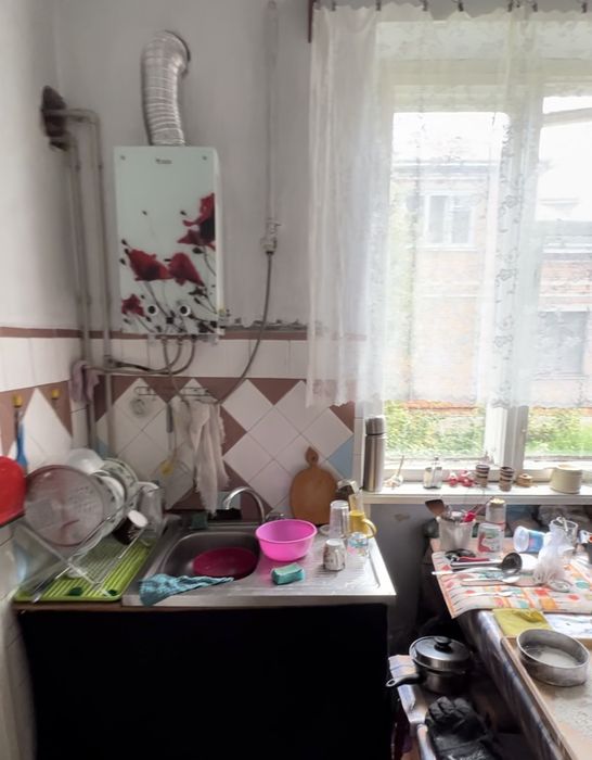 Будинок цегляний, газ, великий сад, гараж, господарські споруди