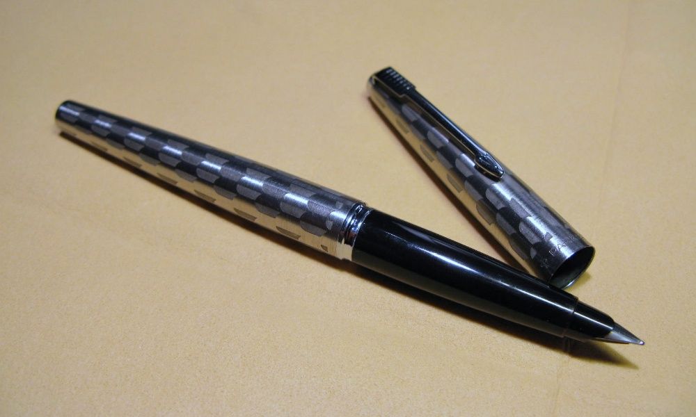 Caneta vintage Parker 45 Harlequin Grey Shield