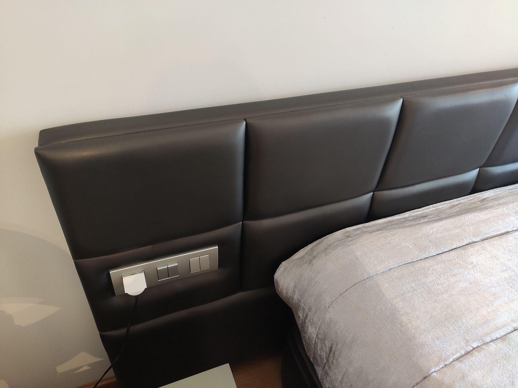 Cabeceira de cama e sommier elevatório