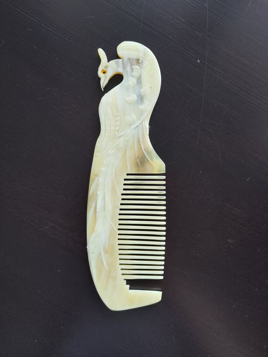 Grzebień rzeźbiony z łabędziem z fakturą 3D