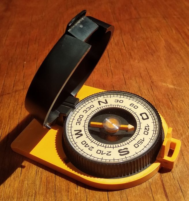 Компас Азимут навигатор карта туризм