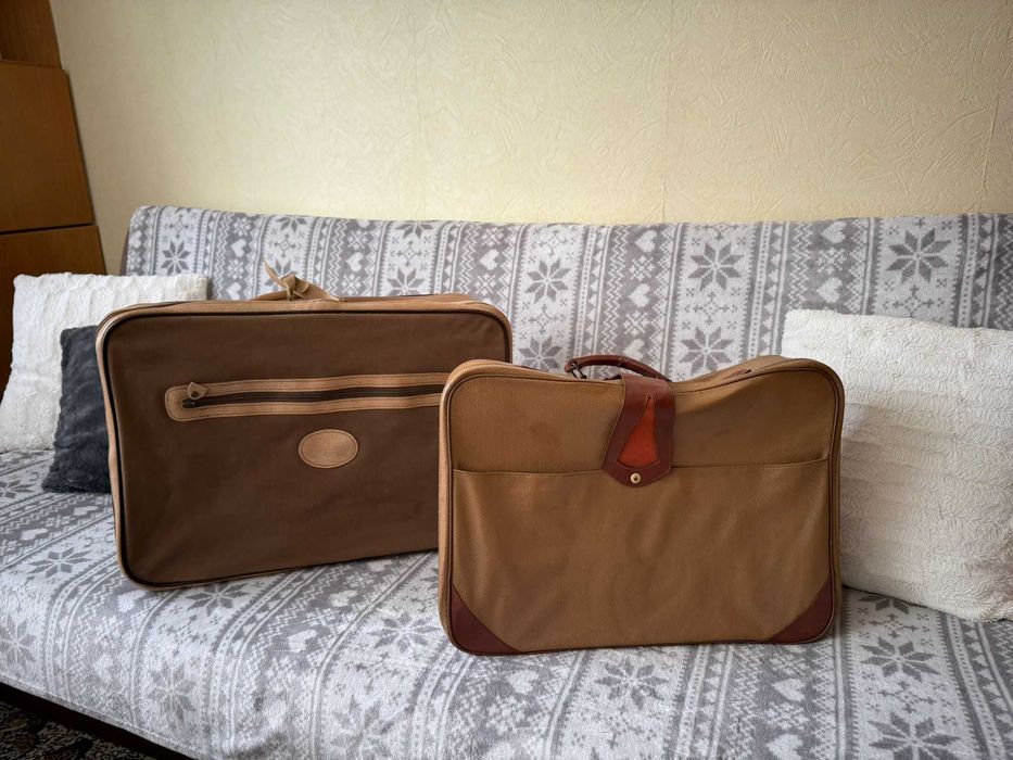 Dwie walizki w stylu retro