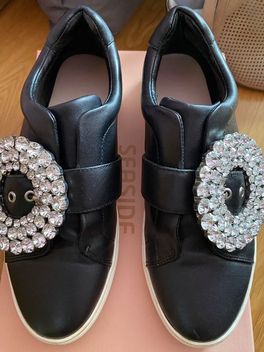 Sapatos UTERKE pele pretos/novos , fivela c brilhantes!