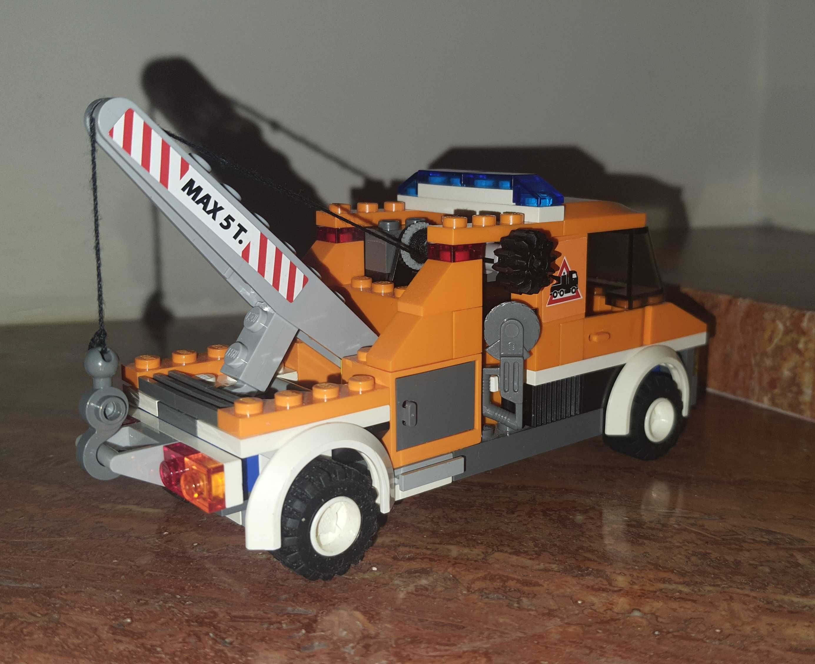 klocki Lego 7638 dźwig holownik ciężarówka samochód pomoc drogowa