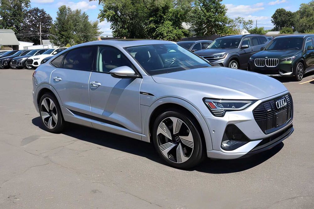 Audi e-tron Sportback quattro      2021