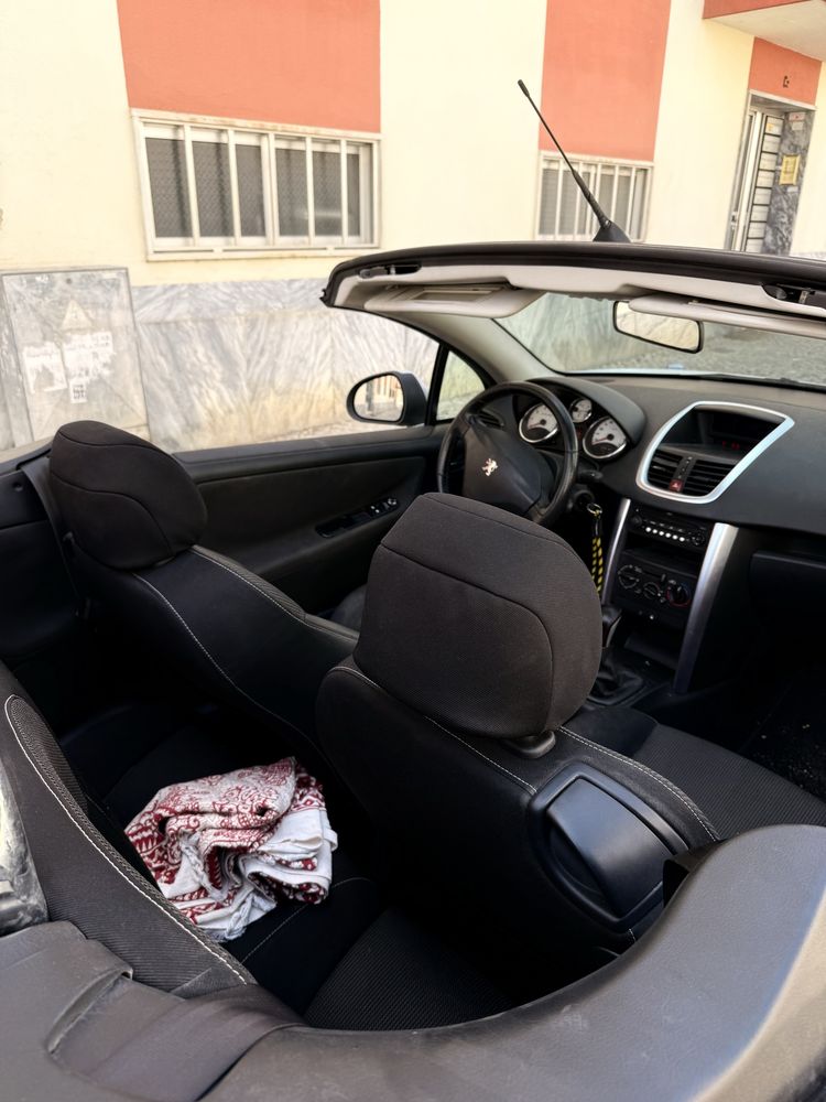 Peugeot 207 CC 1.6 Gasolina - Cabrio cheio de estilo!