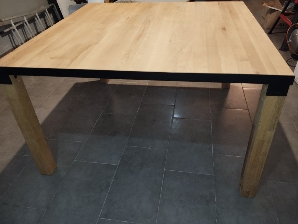 Mesa de jantar quadrada
