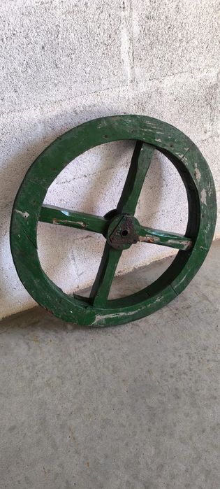 Roda antiga 62cm  diâmetropara decoração ou fazer um candeeiro, espaço