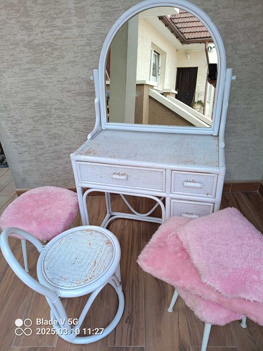 Toaletka ratanowa z krzesłem do odnowienia