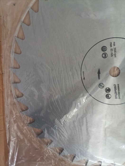 Tarcza do cięcia drewna 600 x30x4 mm zwykła bez widii