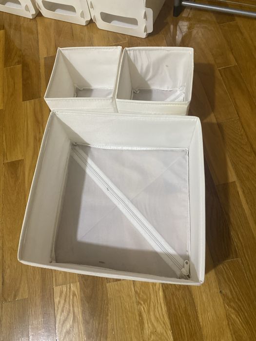 Conjunto de 8 assessorios de arrumação.