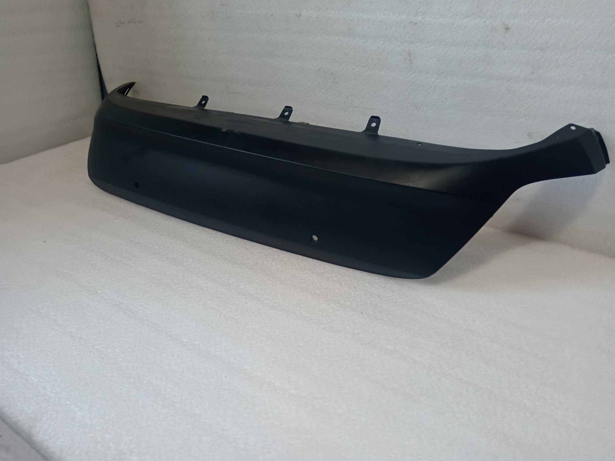 Toyota yaris cross 20 - накладка спойлер бампера зад 52453 - 0d100