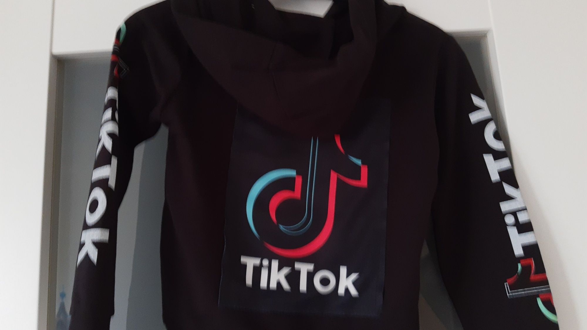 Bluza Tik Tok rozm 104-116