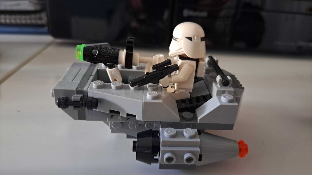 nave LEGO Star Wars First Order Snowspeeder Microfighter