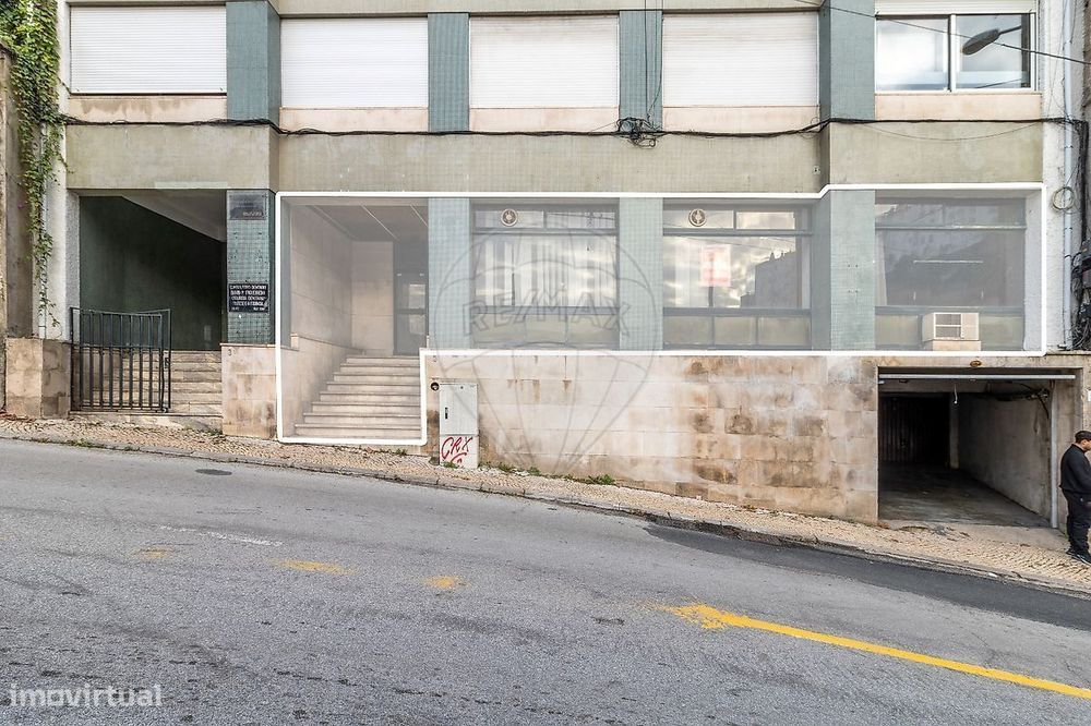 Loja no Centro de Coimbra  Versatilidade e Localização Premium