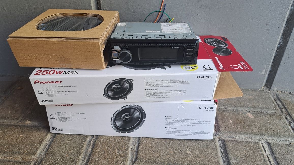 Radio com Bluetooth Xomax + colunas  Pionner