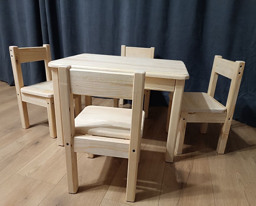 Дитячий стіл та стілець
