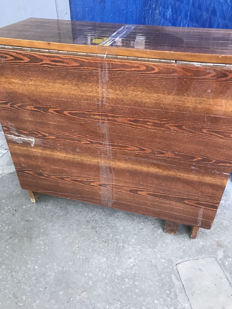 Продам стол книжка полированный