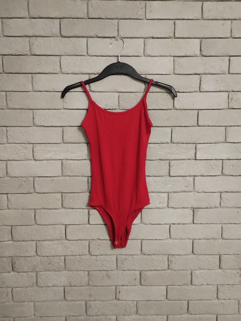 Body damskie czerwone prążkowane Bershka XS