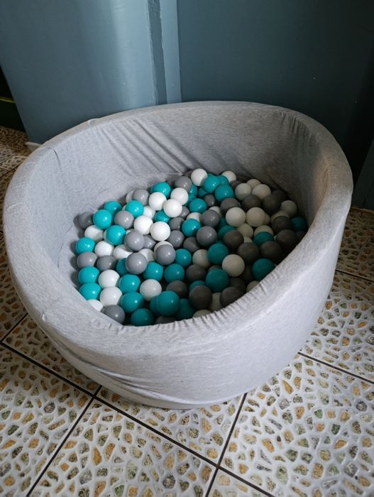 Wózek Gratis chodzik i basen z kulkami