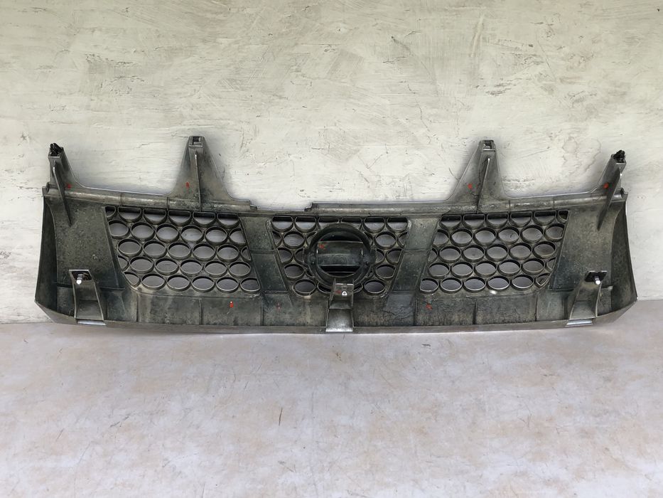 Решітка радіатора NISSAN NAVARA D22 62310vk000