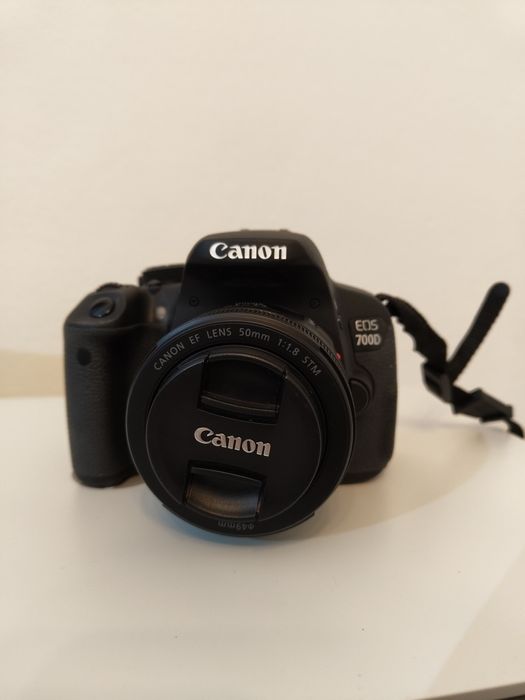 Canon 700D com 3 objetivas e acessórios