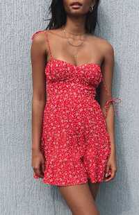 Червона міні сукня в квітковий принт на бретелях від бренду shein