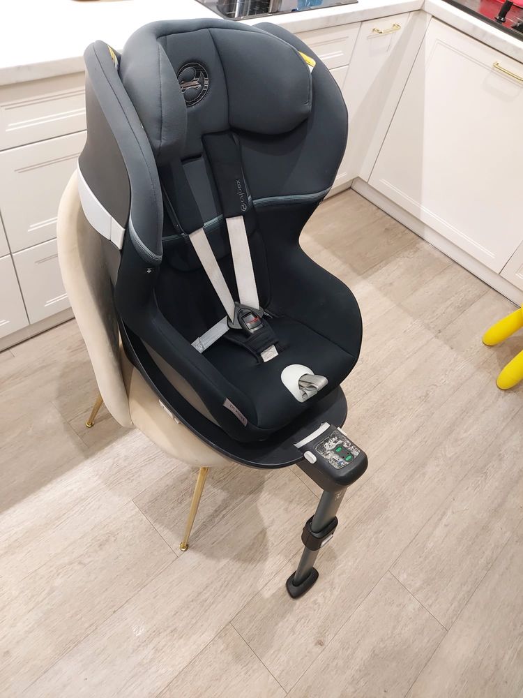 Fotelik Cybex Sirona M2 z bazą cybex base M