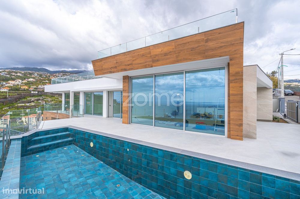 Moradia unifamiliar T3, com vista sobre o mar e sobre a vila da Ponta