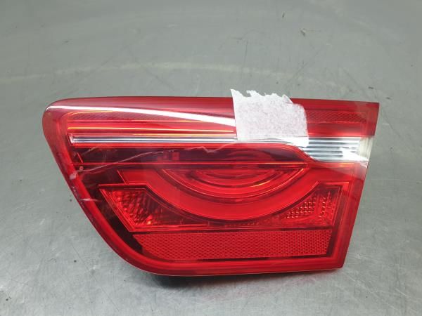 Farolim da mala direito JAGUAR XE (X760)