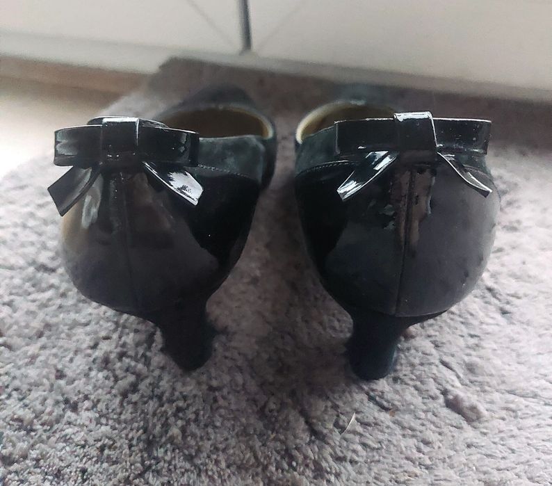 Czołenka czarne na obcasie