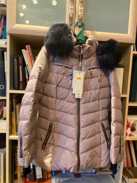 Пуховік жіночий, нюдовий Butterfly