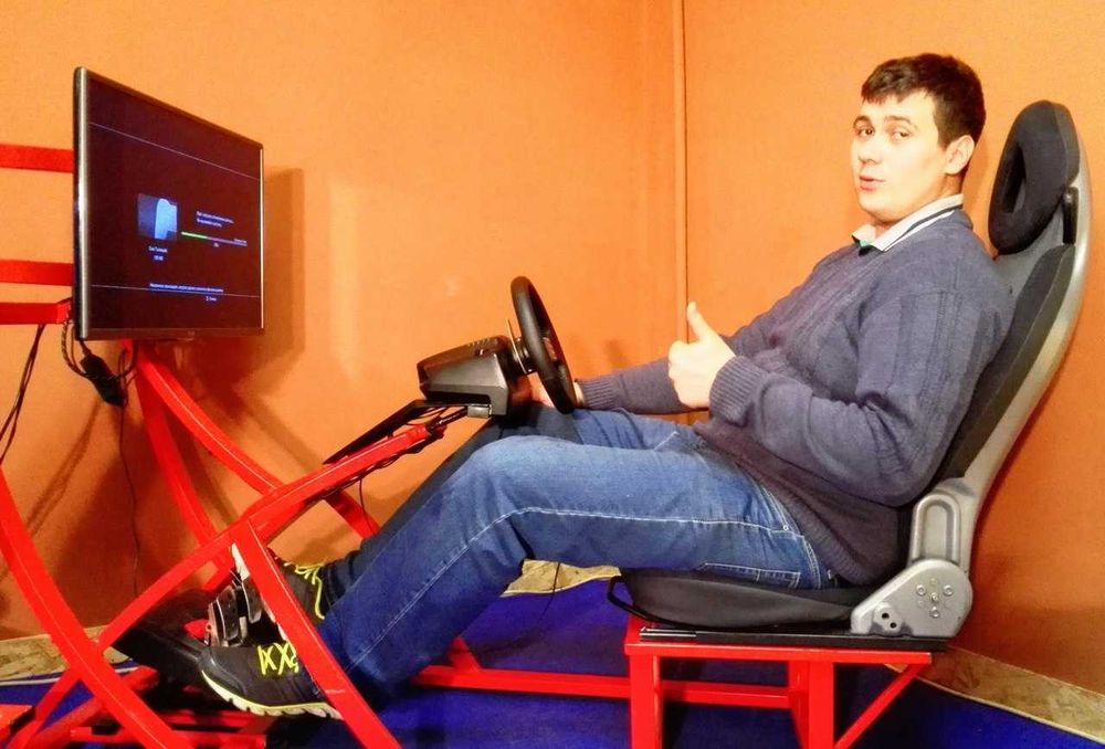 Рама автосимулятора з кріслом від смарта