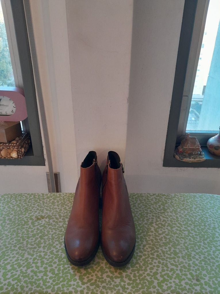 Vendo Botas de Senhora SEASIDE muito bonitas como novas