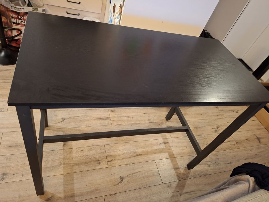 Stół drewniany czarny