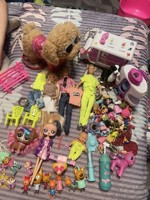 Іграшки одним лотом.